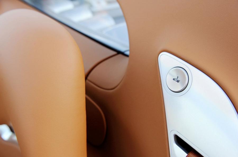  Bugatti Veyron 16.4 Grand Sport 2009 года  (фото 38 из 96)
